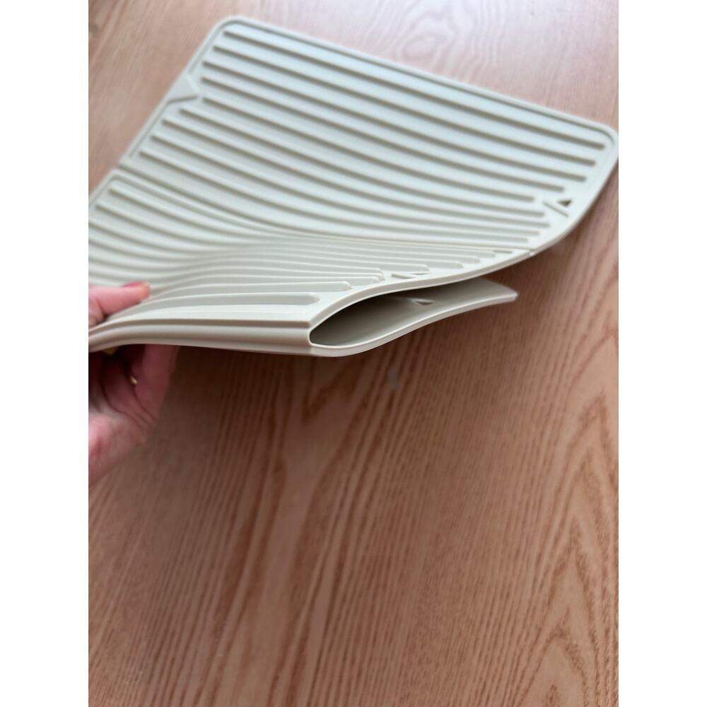 New Dish Drying Ribbed Mat Foldable Light Tan Dishwasher Safe 13 1/4”x19 1/4” - Picture 5 of 8